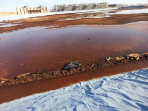 عزل البحيرات الصناعية خالدة للبترول