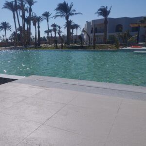 حمام السباحة بعد ملء المياه